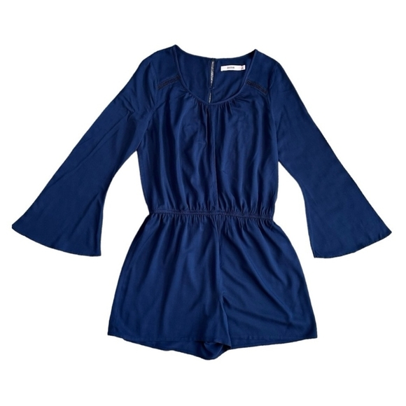 NWT Women’s Romper JUSTFAB Bell Sleeve Romper Navy Blue Rayon Romper - Picture 4 of 8